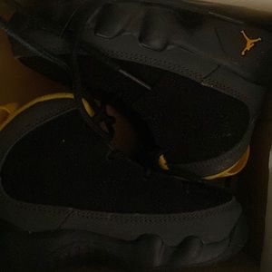 Size 6c toddler Jordan 9s